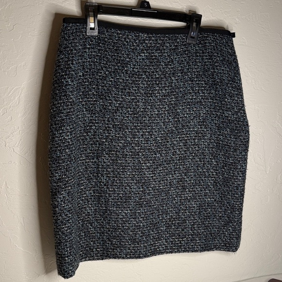Dresses & Skirts - Chic Black Tweed Pencil Skirt